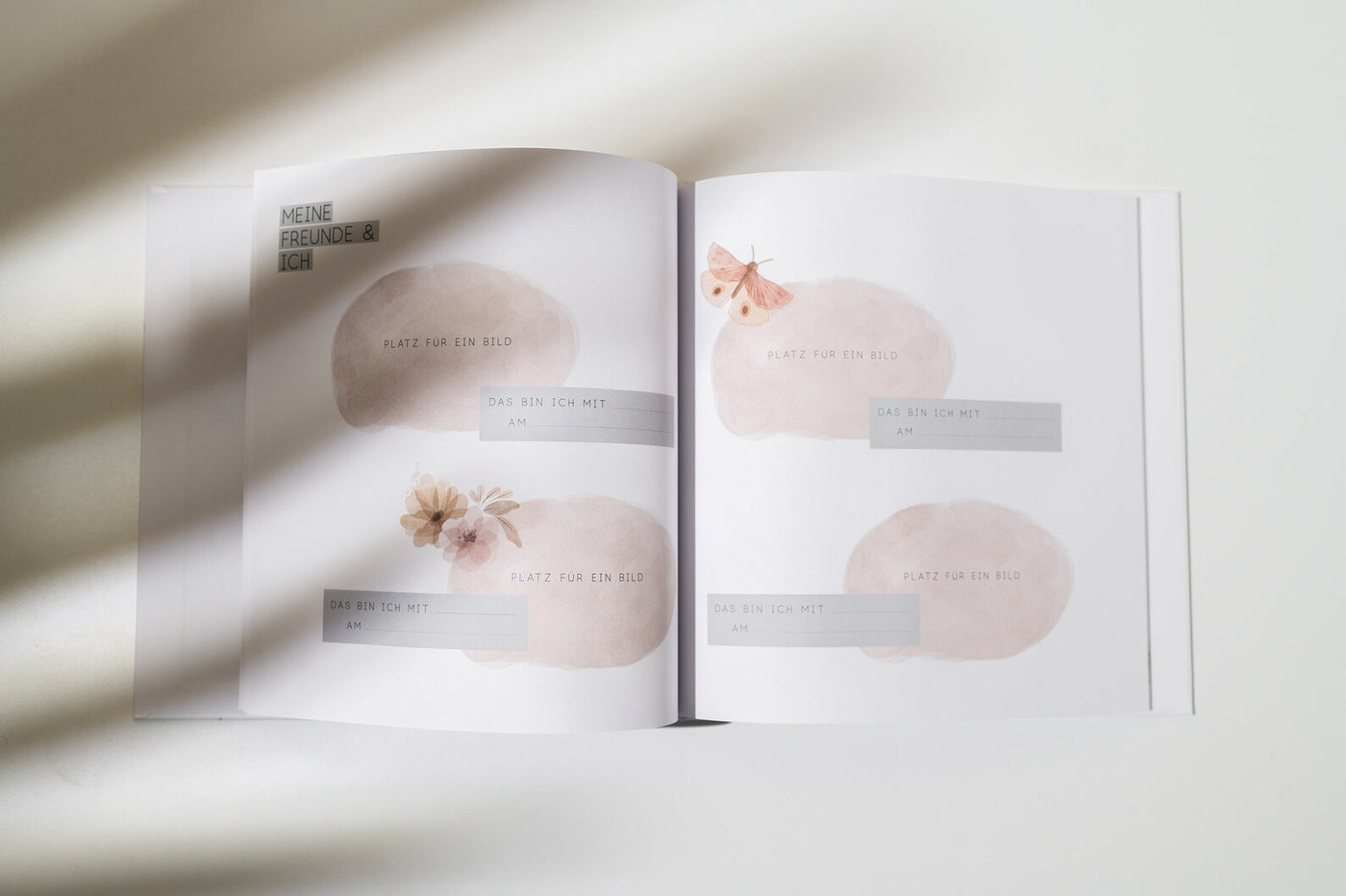 Baby-Freundebuch im Schmetterlingsdesign zum Ausfüllen